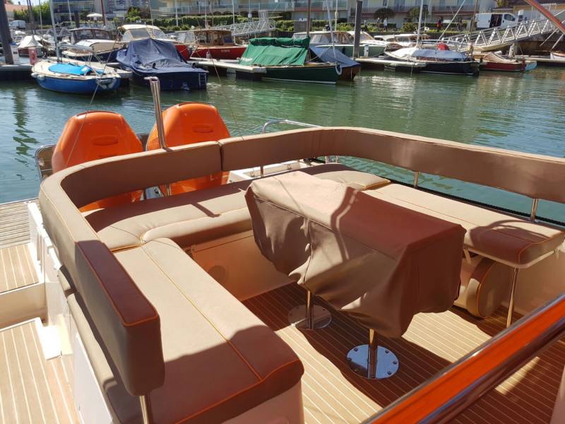 venez explorer les alentours du bassin d'Arcachon avec votre skipper qui vous accompagnera sur votre Beacher  v 10 croisière homologué 17 personnes